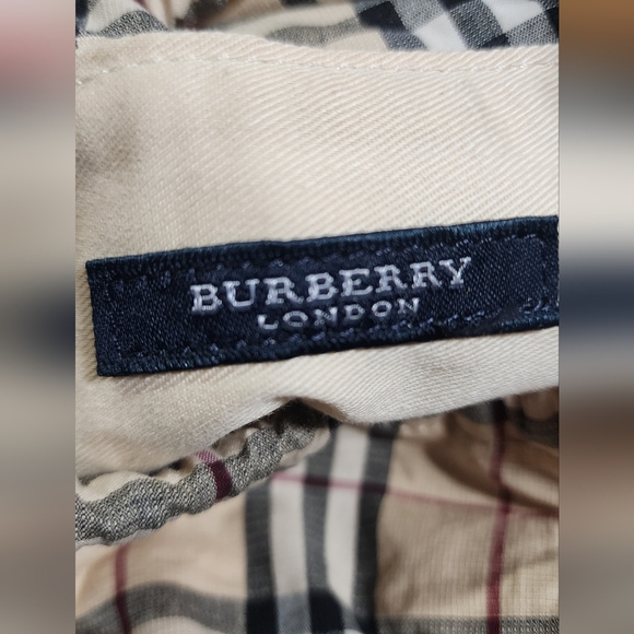 Burberry White House Check mini Drawstring tote. - Picture 11 of 13